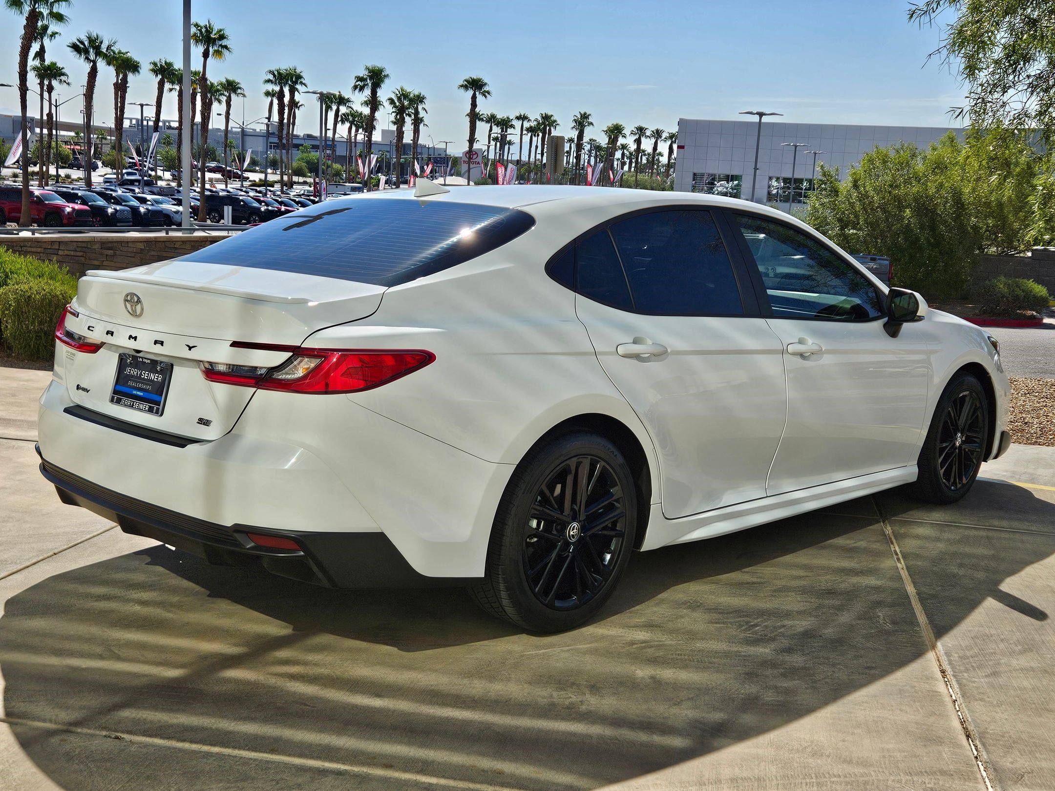2025 Toyota Camry SE photo 5