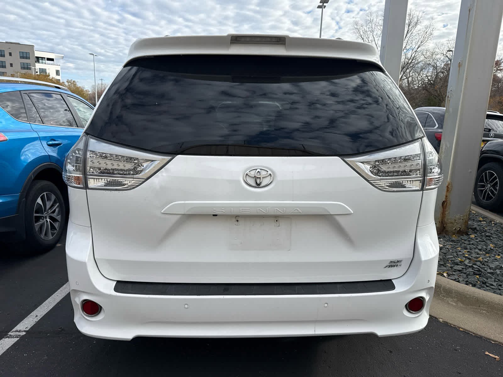 2020 Toyota Sienna SE photo 4