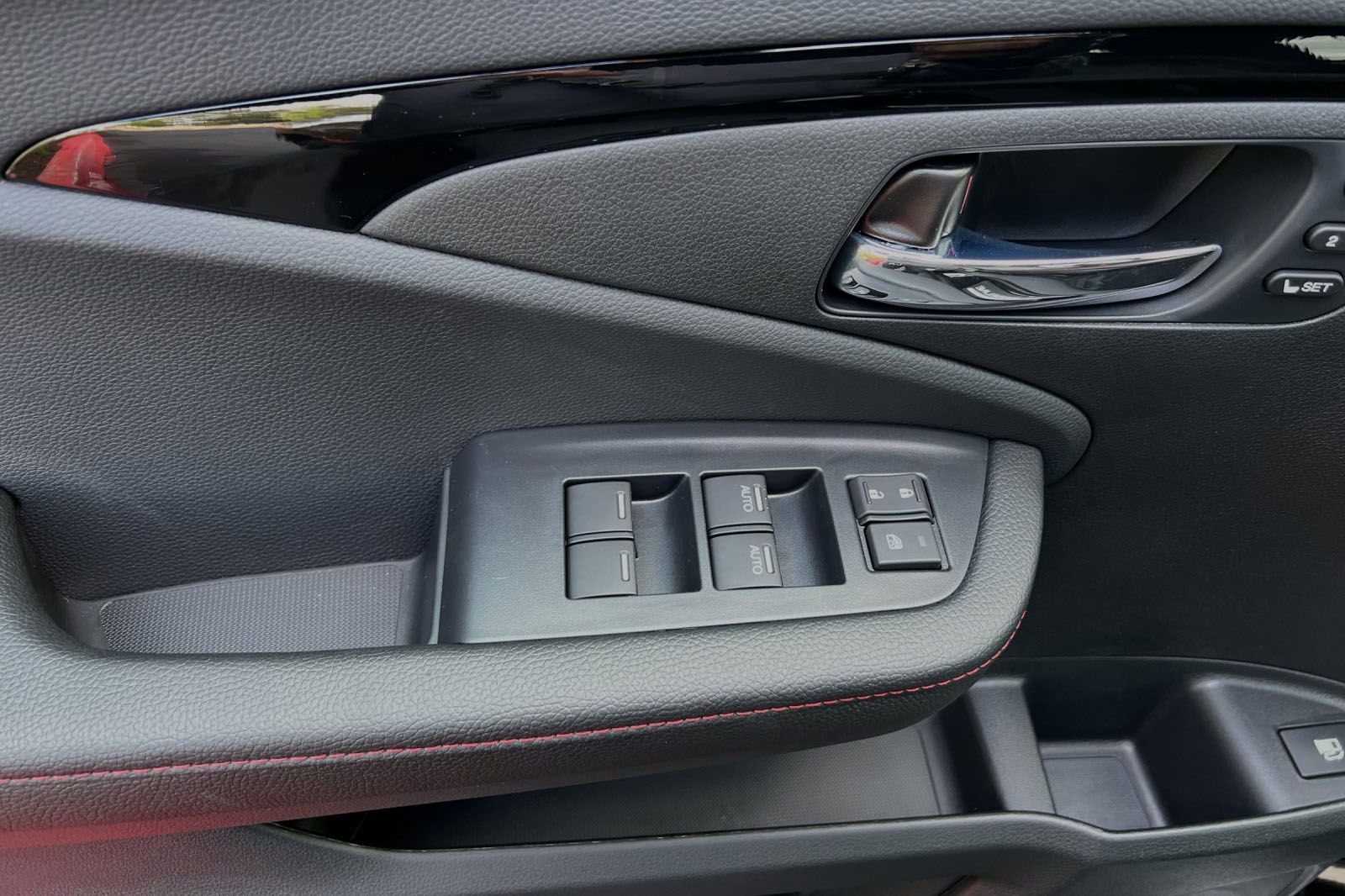 2025 Honda Ridgeline Black Edition photo 9