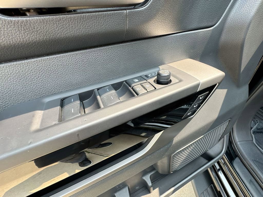 2025 Toyota Tundra Limited photo 22