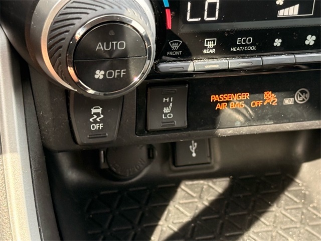 2021 Toyota RAV4 Hybrid XLE photo 19