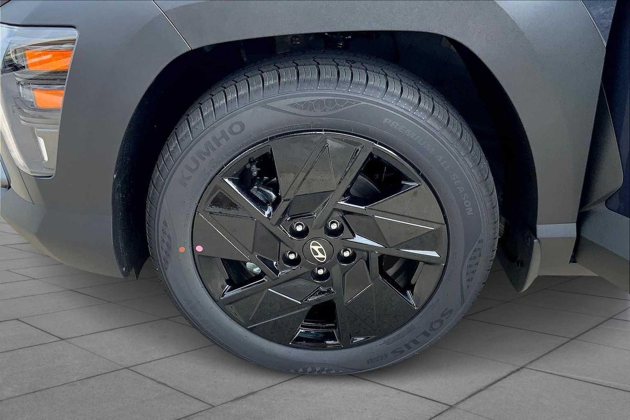 2026 Hyundai Kona SEL photo 10