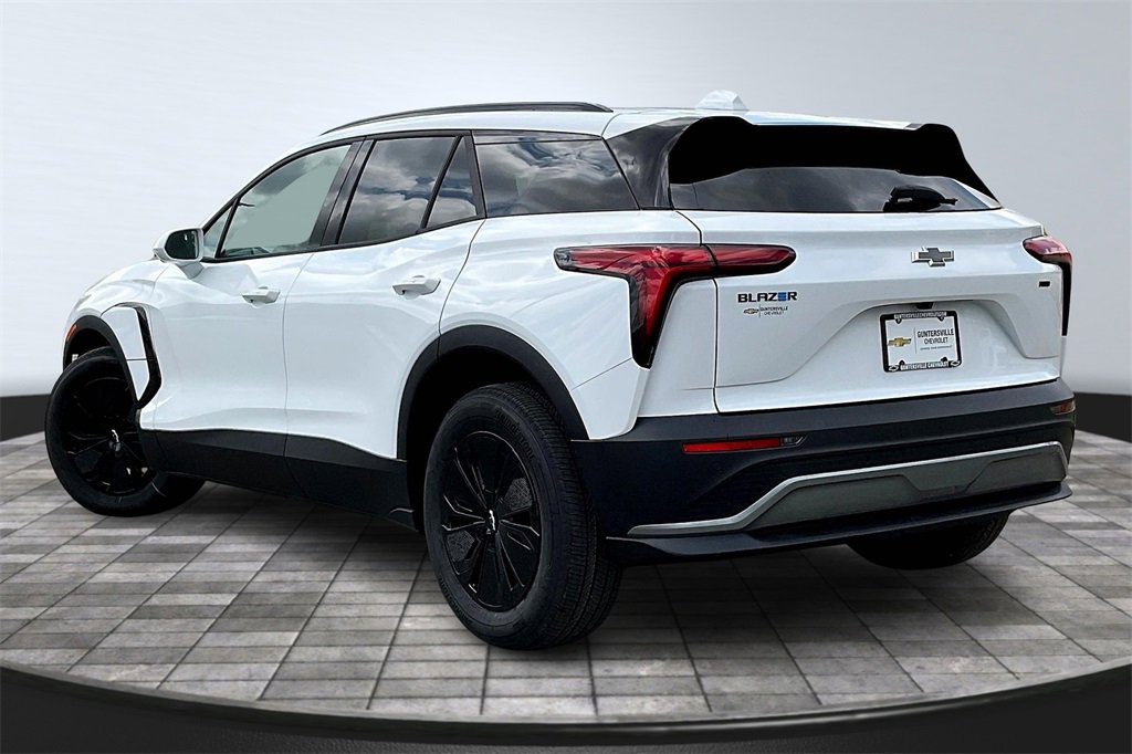 2025 Chevrolet Blazer EV photo 3