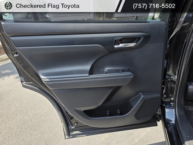 2023 Toyota Highlander XLE photo 38