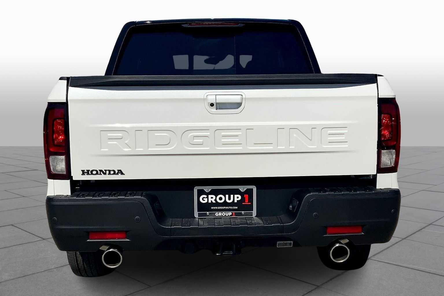 2026 Honda Ridgeline Black Edition photo 4