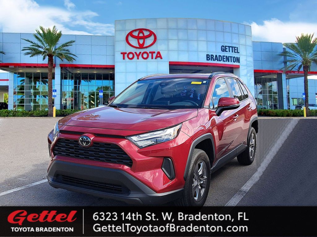 2023 Toyota RAV4 XLE's photo
