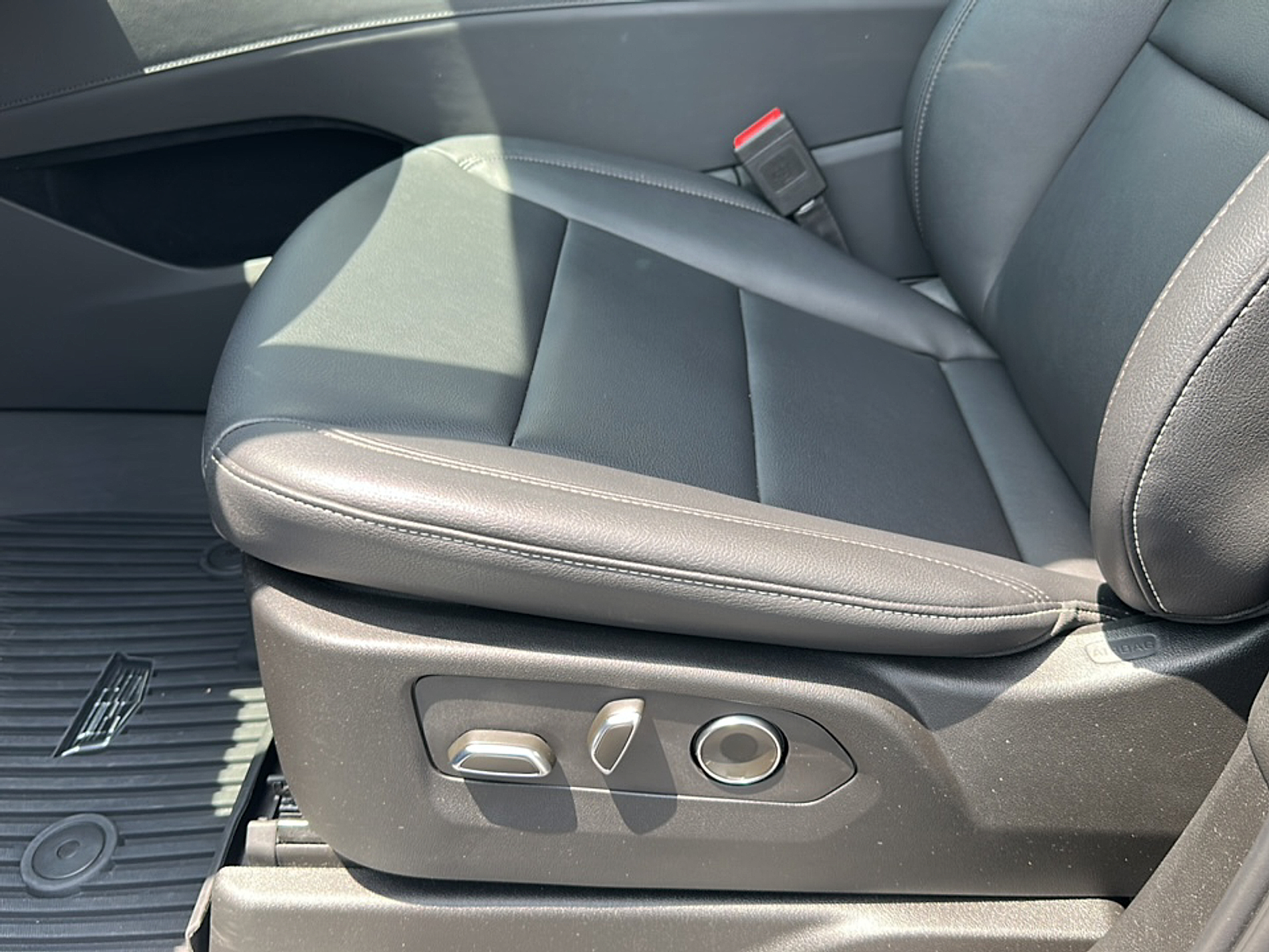 2024 Cadillac Escalade ESV Luxury photo 6