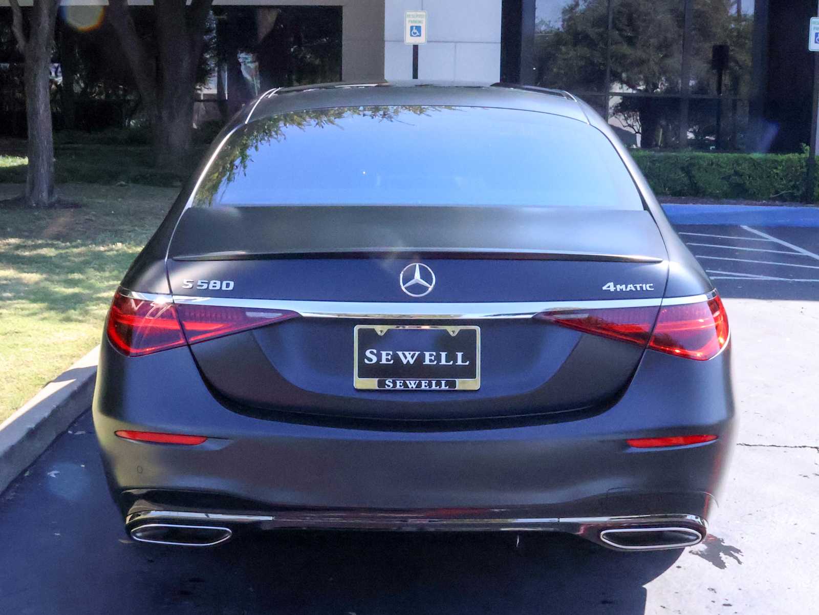 2025 Mercedes Benz S 580 4MATIC photo 3