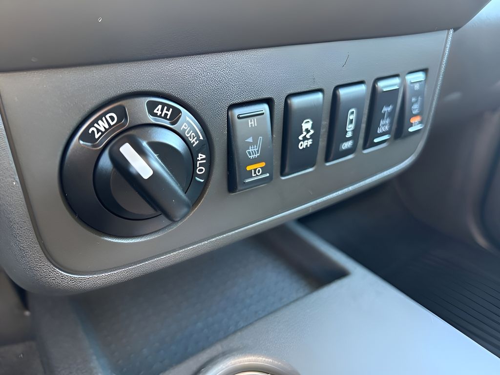 2020 Nissan Frontier PRO-4X Crew Cab photo 17