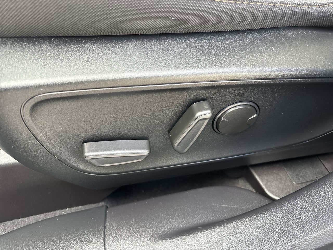 2020 Ford Escape SE Sport photo 18