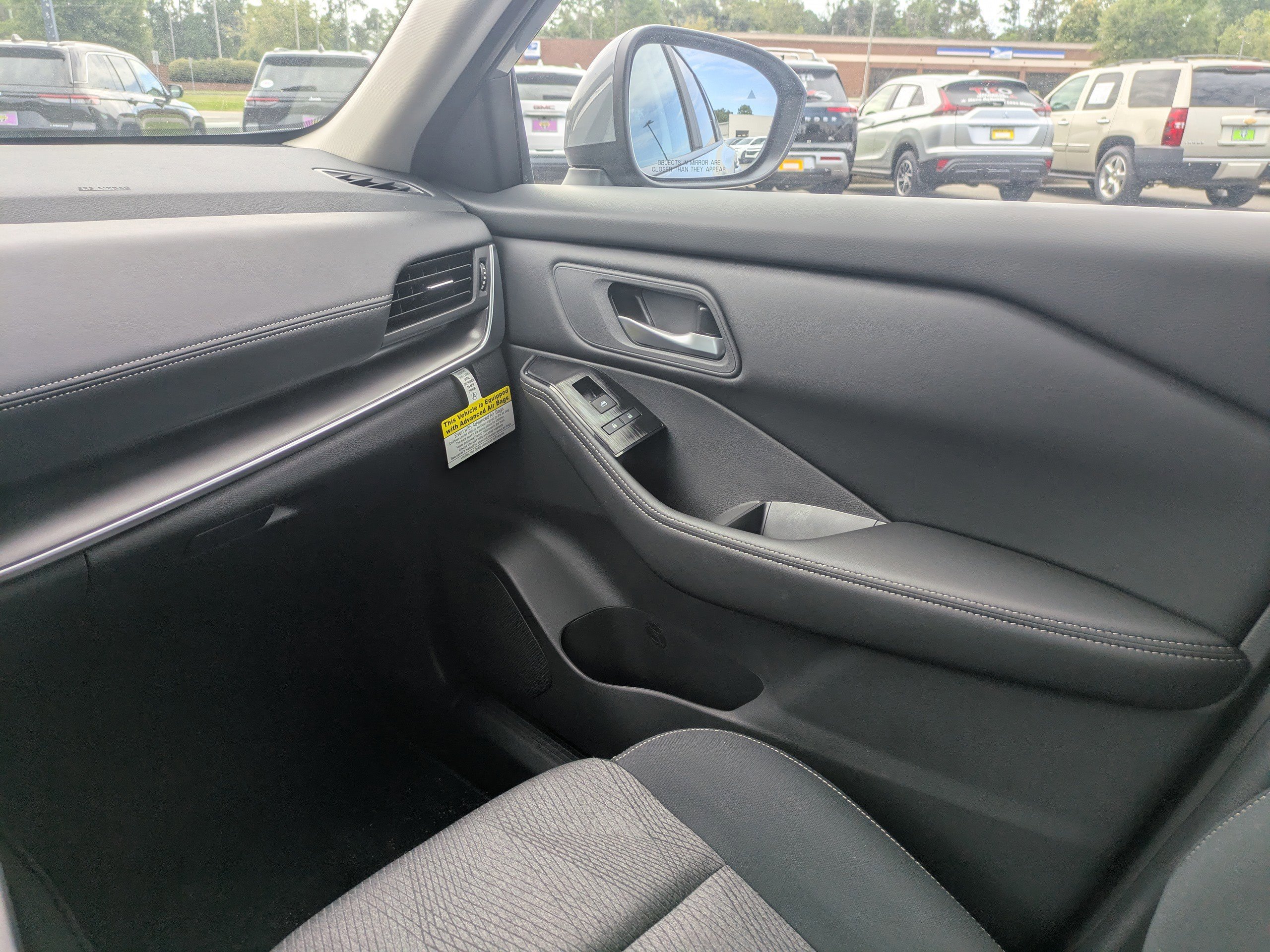 2026 Nissan Rogue SV photo 18