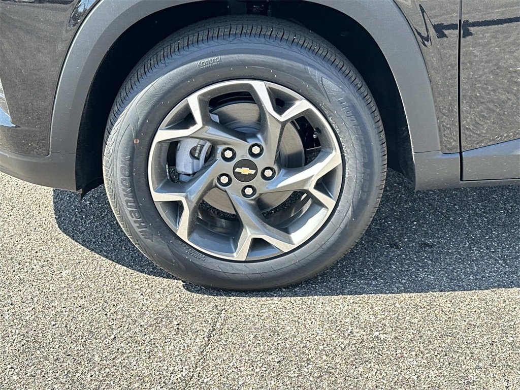 2025 Chevrolet Trax LT photo 24