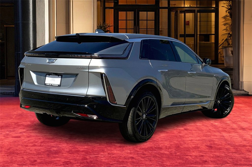 2025 Cadillac Lyriq Luxury photo 6