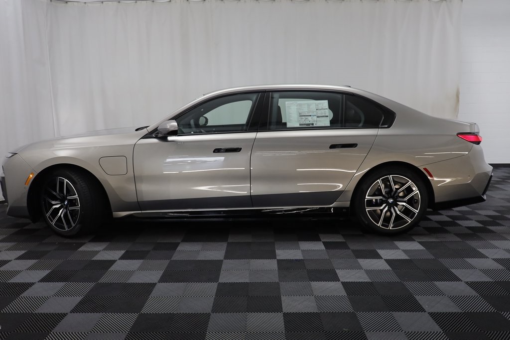 2026 Bmw 750e photo 4