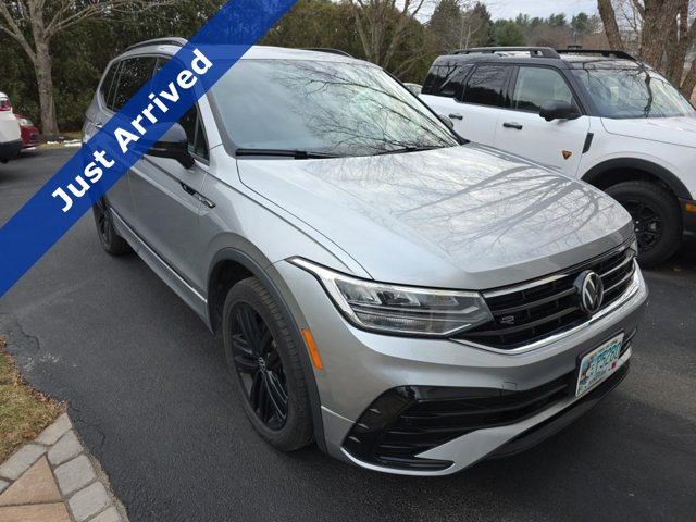 2022 Volkswagen Tiguan SE R-LINE BLACK's photo