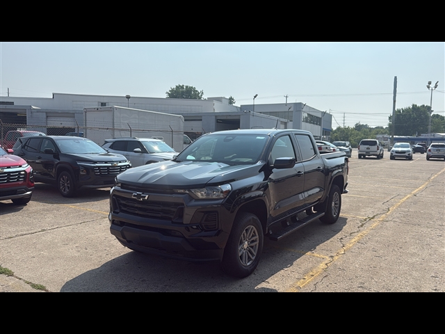 2025 Chevrolet Colorado Work Truck LT photo 3