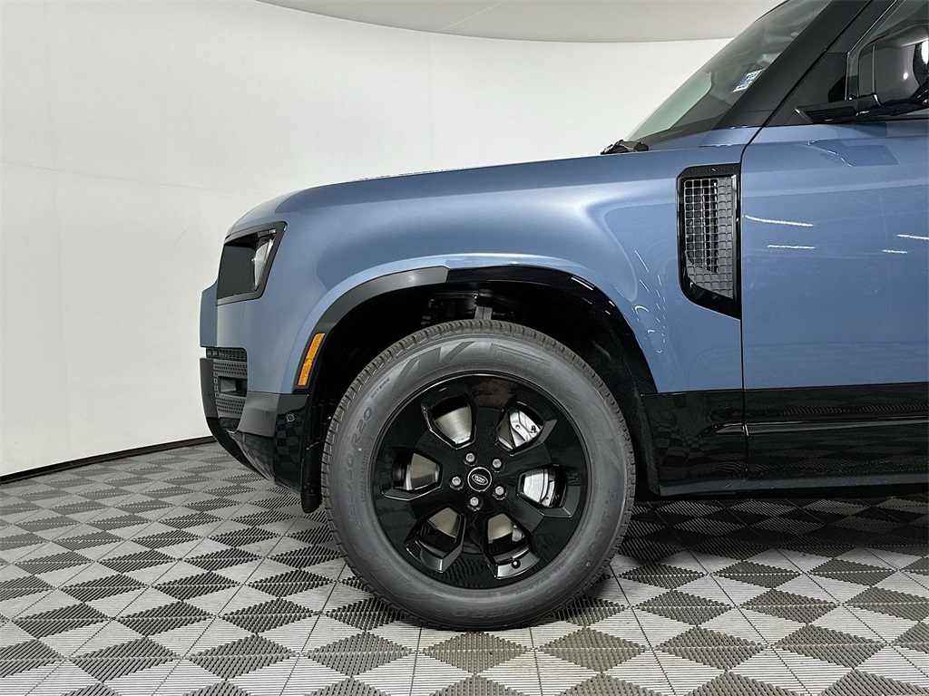 2025 Land Rover Defender 110 X-Dynamic SE photo 8
