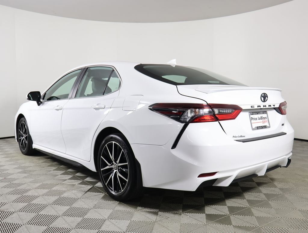 2023 Toyota Camry SE photo 3