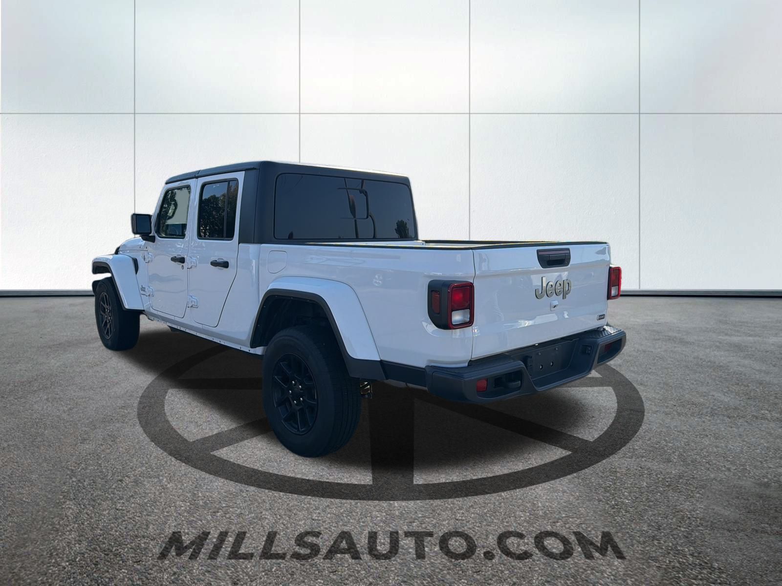 2023 Jeep Gladiator Overland photo 4