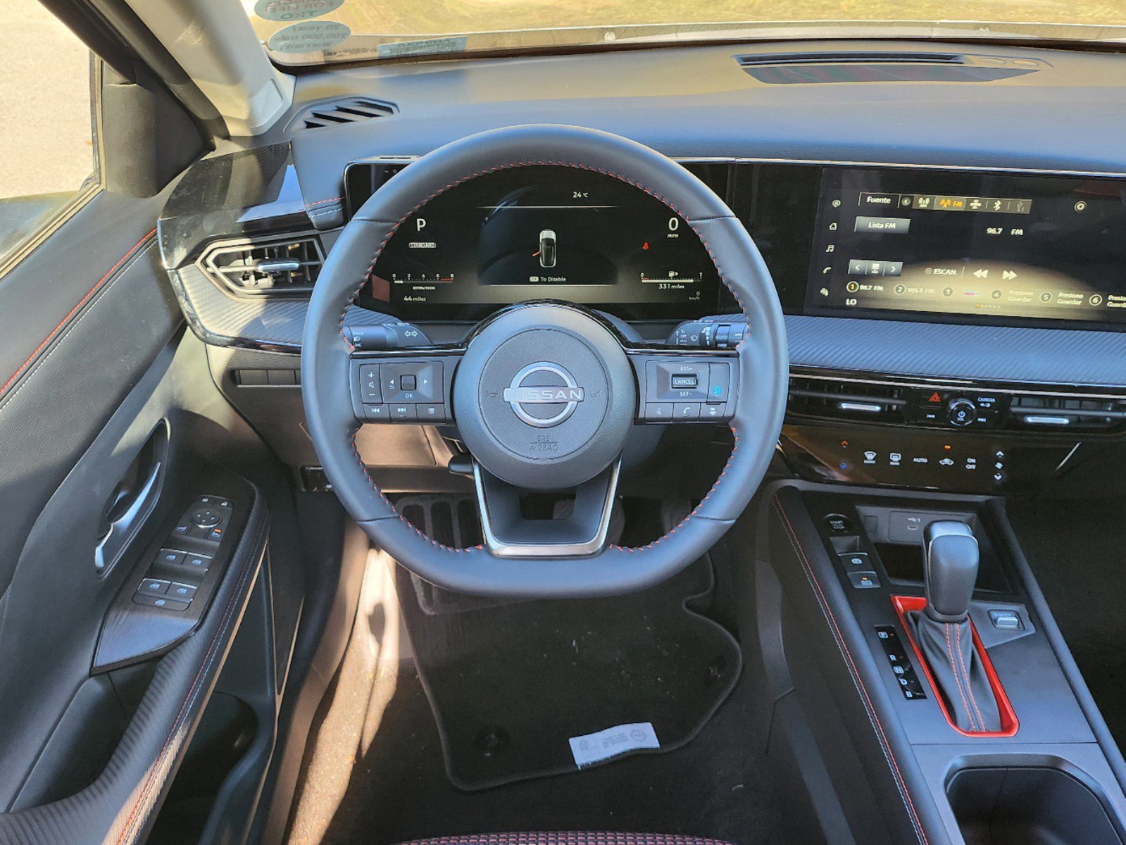 2025 Nissan Kicks SR photo 5