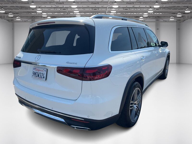 2024 Mercedes Benz GLS 450 4MATIC photo 5
