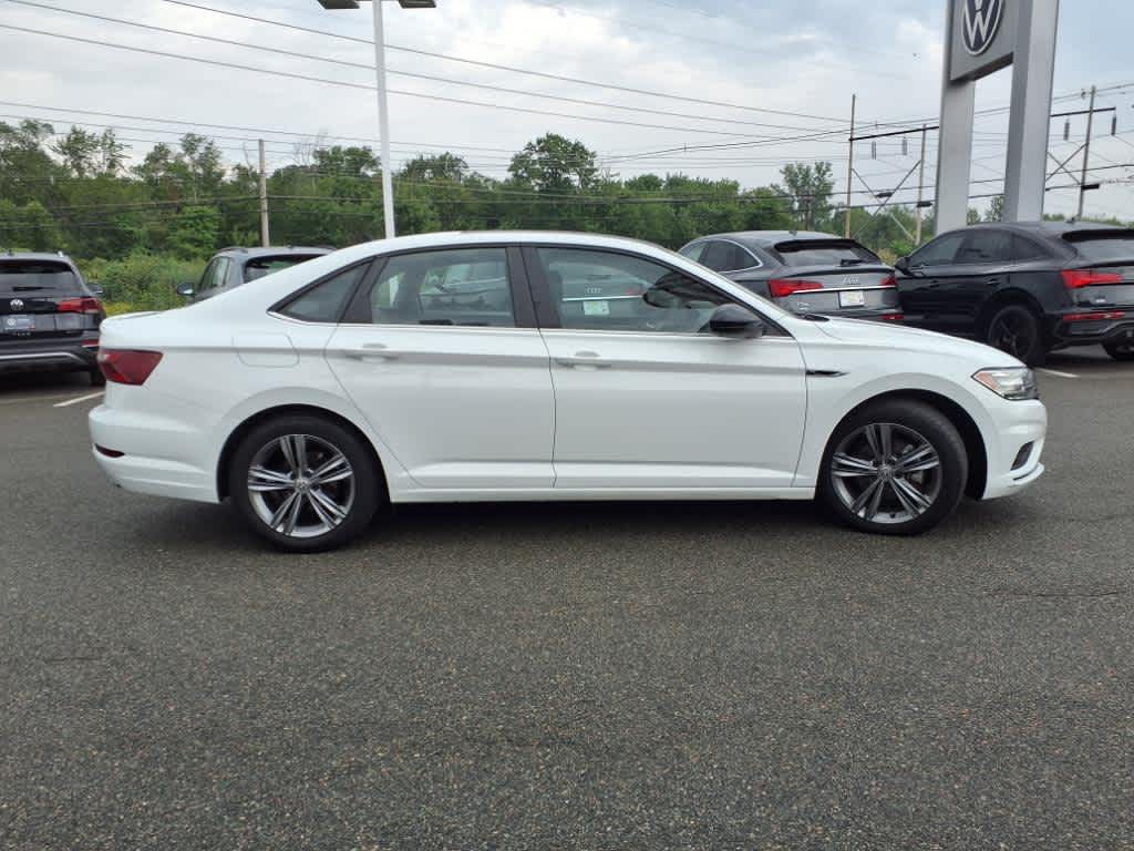 2021 Volkswagen Jetta SE R-Line photo 4