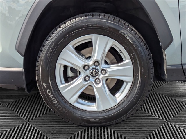 2021 Toyota RAV4 XLE photo 8