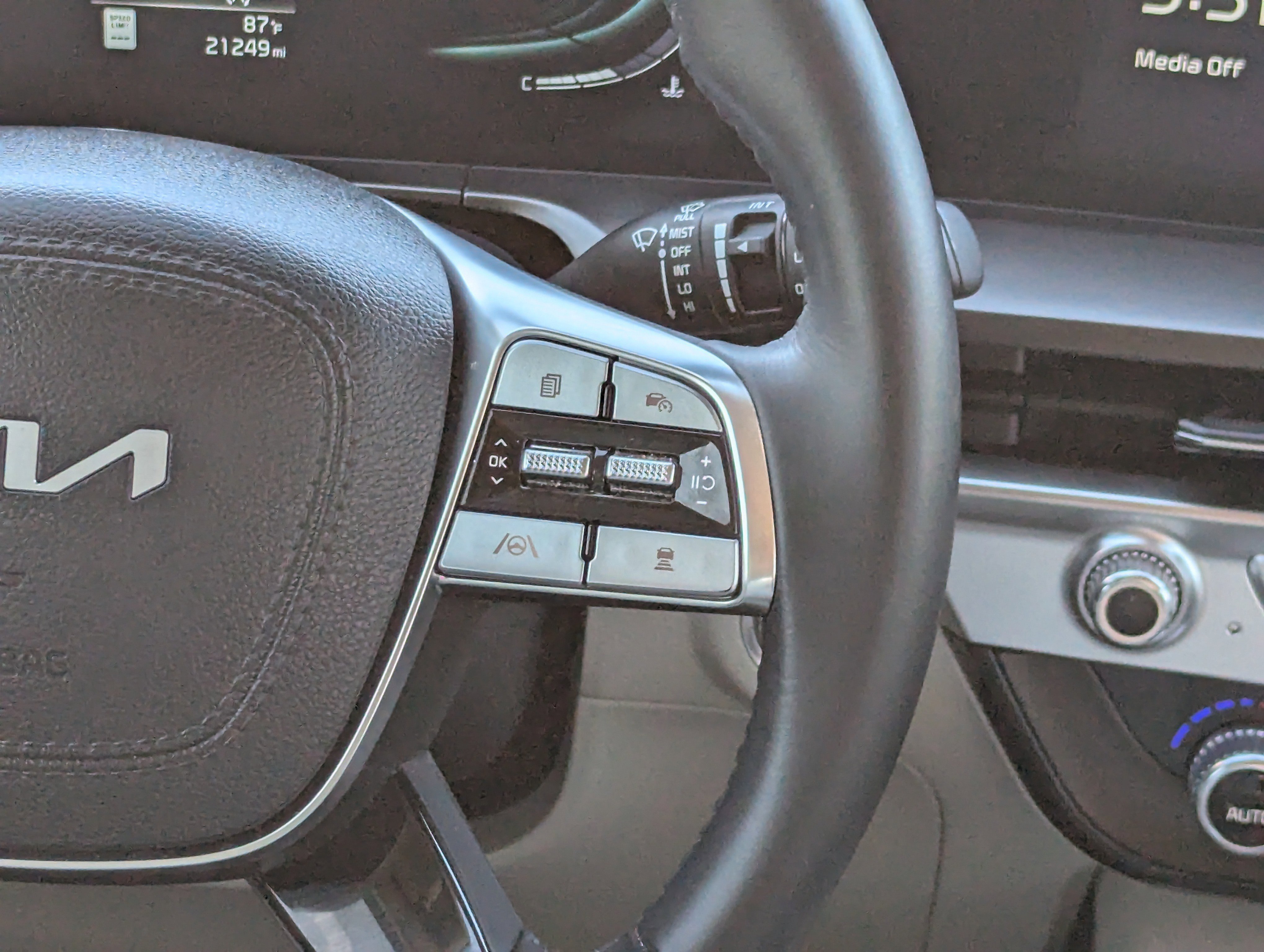 2025 Kia Telluride S photo 4