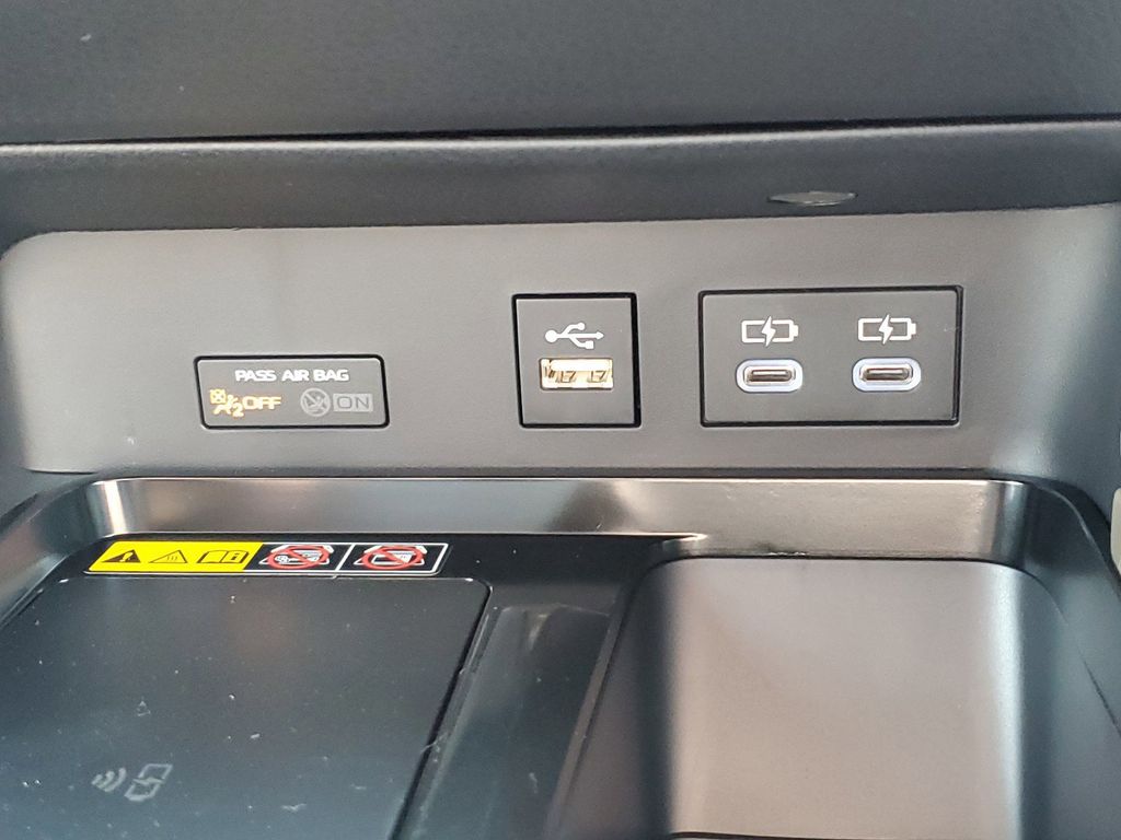 2025 Toyota Camry SE photo 26