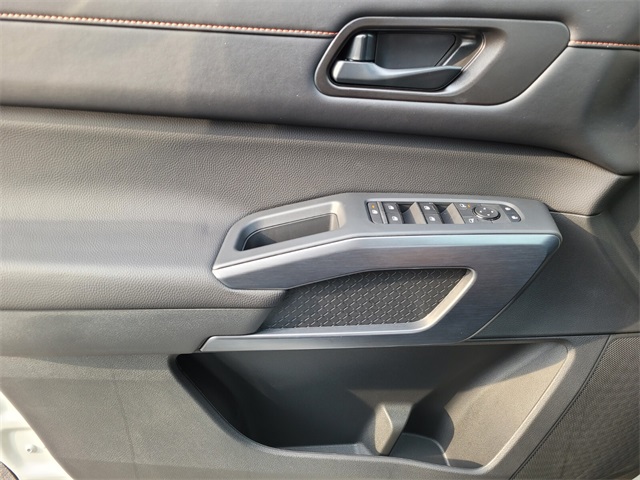 2025 Nissan Pathfinder Rock Creek photo 15