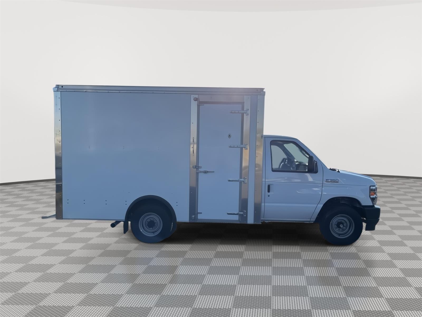 2023 Ford E-350 photo 2