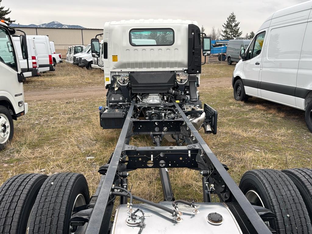 2023 Isuzu NRR photo 3