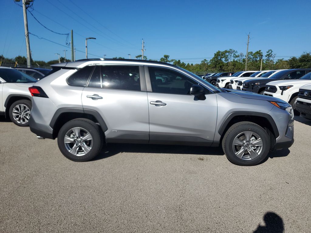 2025 Toyota RAV4 Hybrid LE photo 3