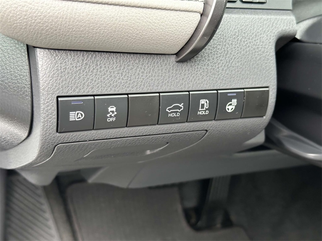 2022 Toyota Camry Hybrid XLE photo 18
