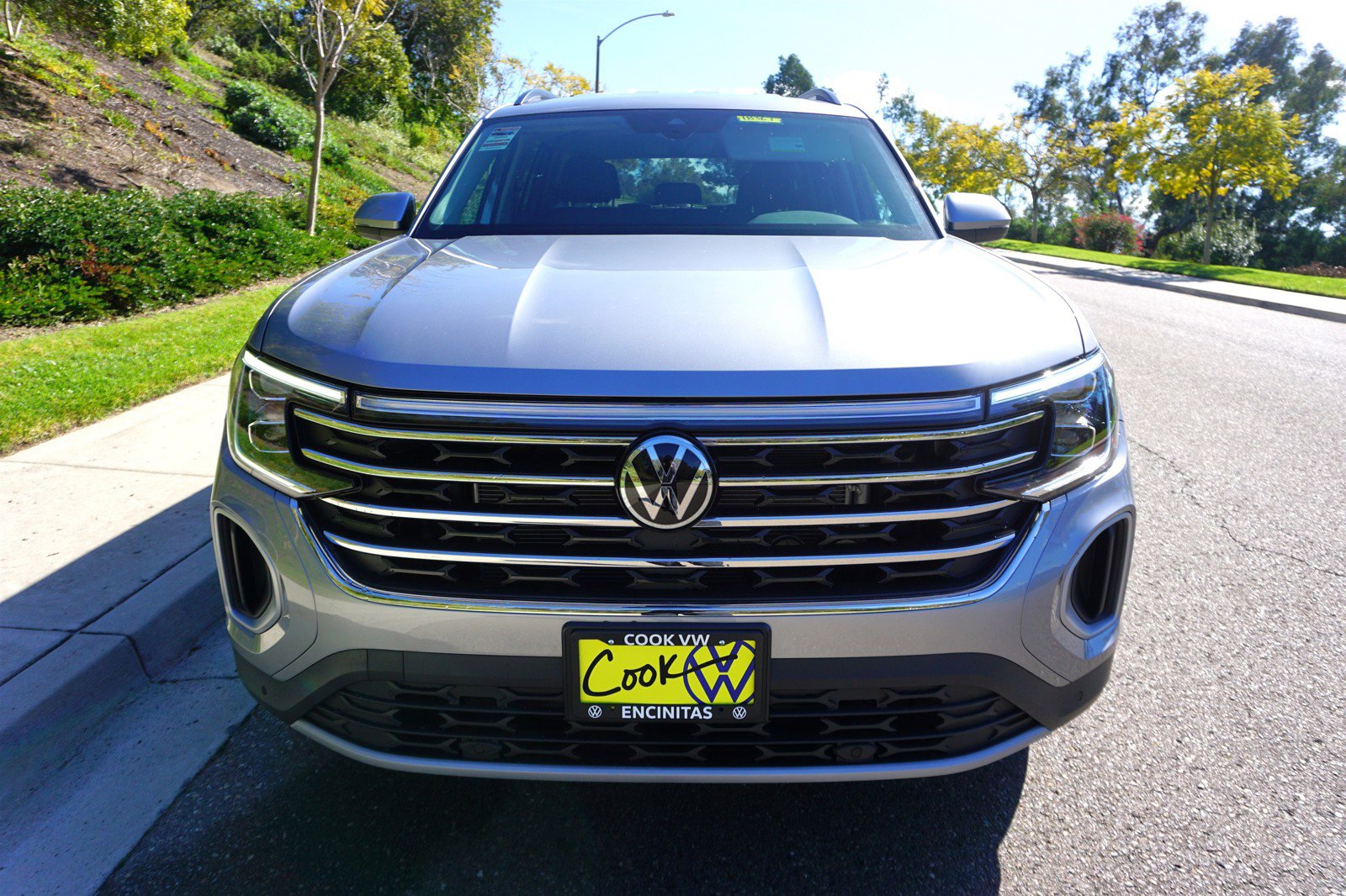 2024 Volkswagen Atlas SE Technology photo 2