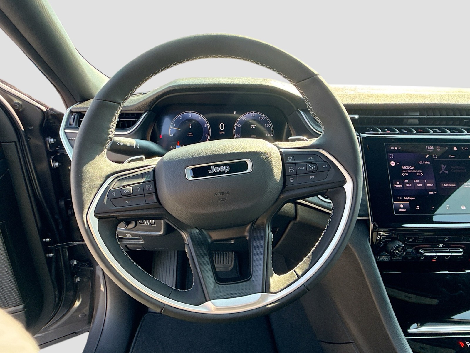 2025 Jeep Grand Cherokee Laredo Altitude photo 5