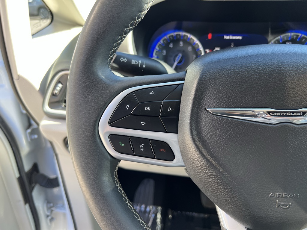 2023 Chrysler Pacifica Touring L photo 14