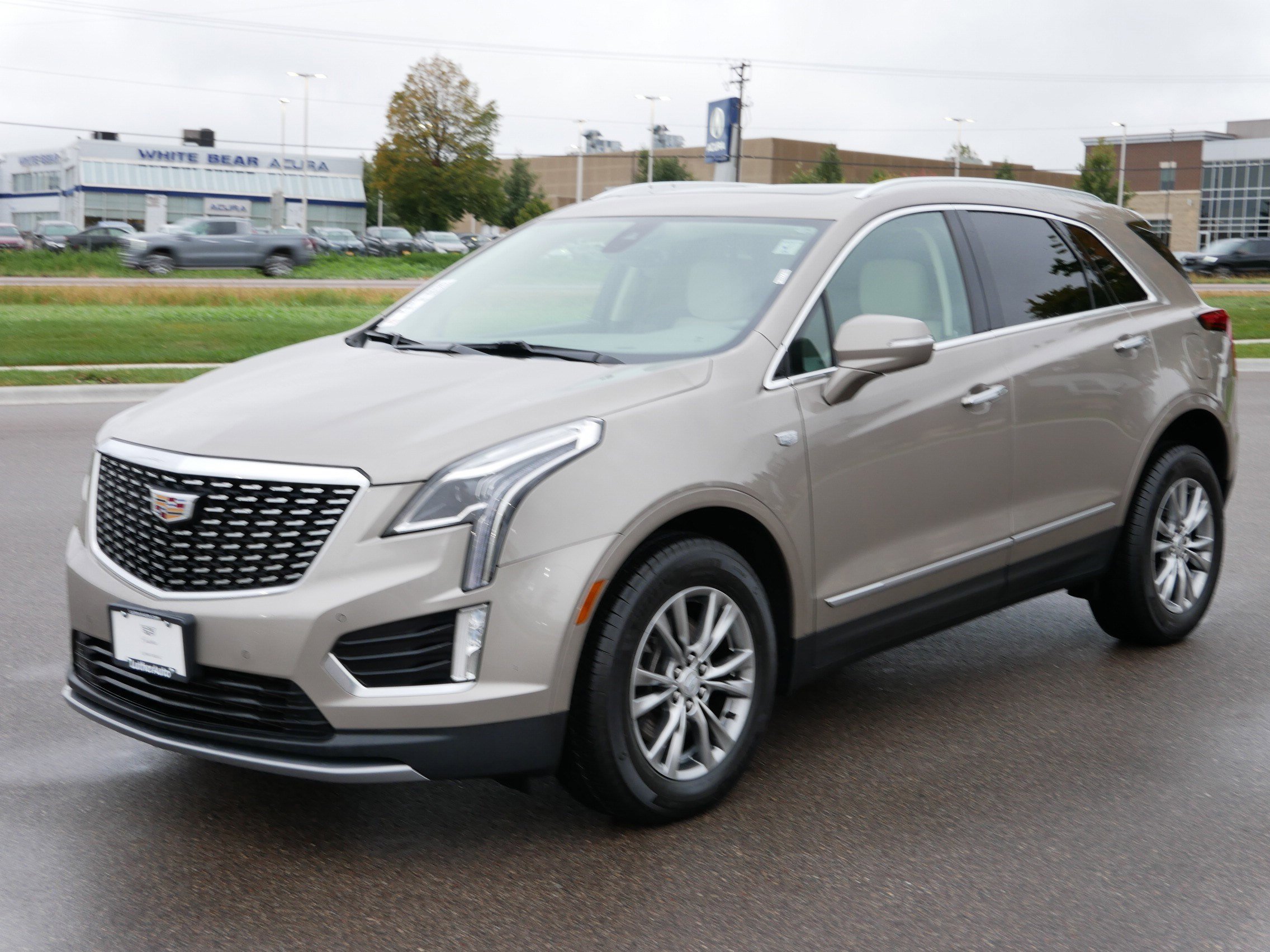 2022 Cadillac XT5 Premium Luxury photo 2