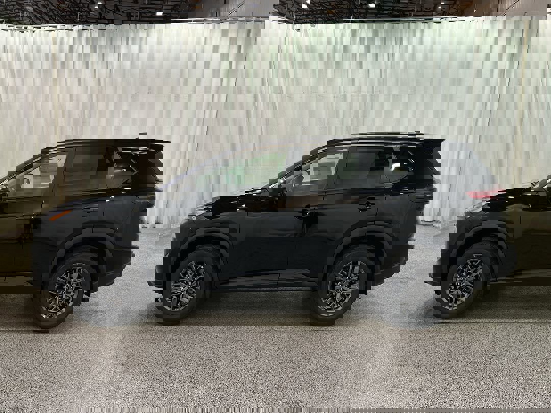 2026 Nissan Rogue S photo 3