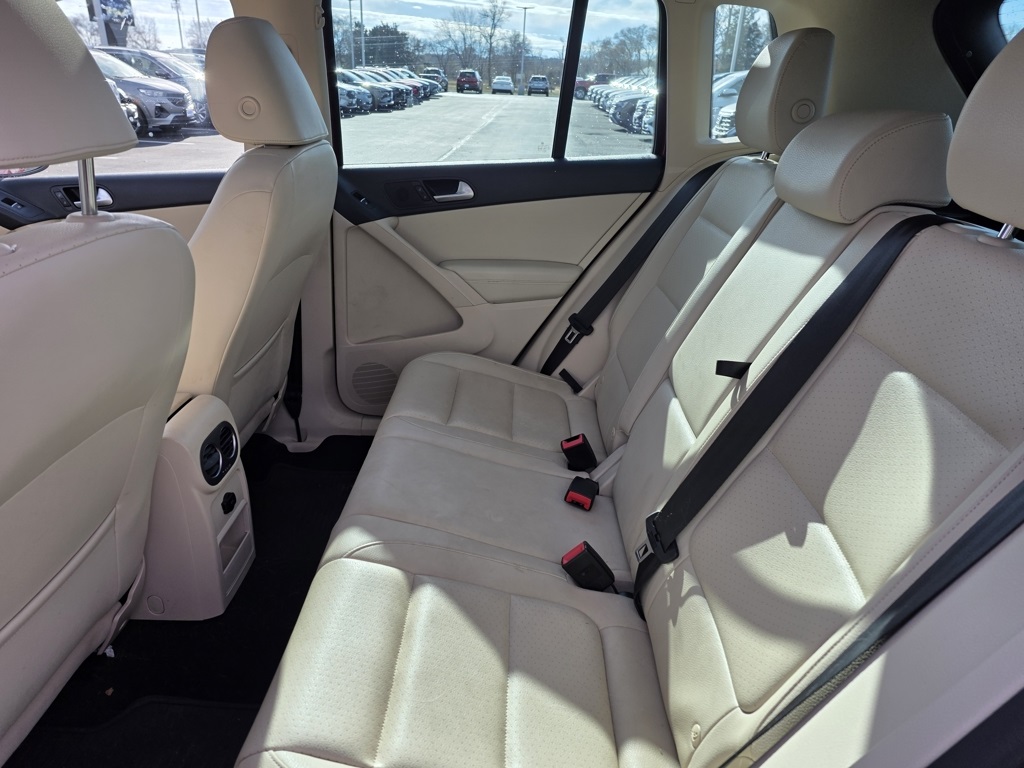2015 Volkswagen Tiguan SE photo 4