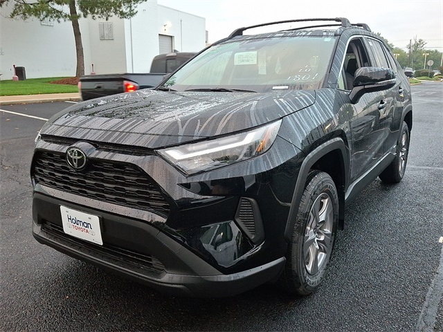 2025 Toyota RAV4 Hybrid XLE photo 3