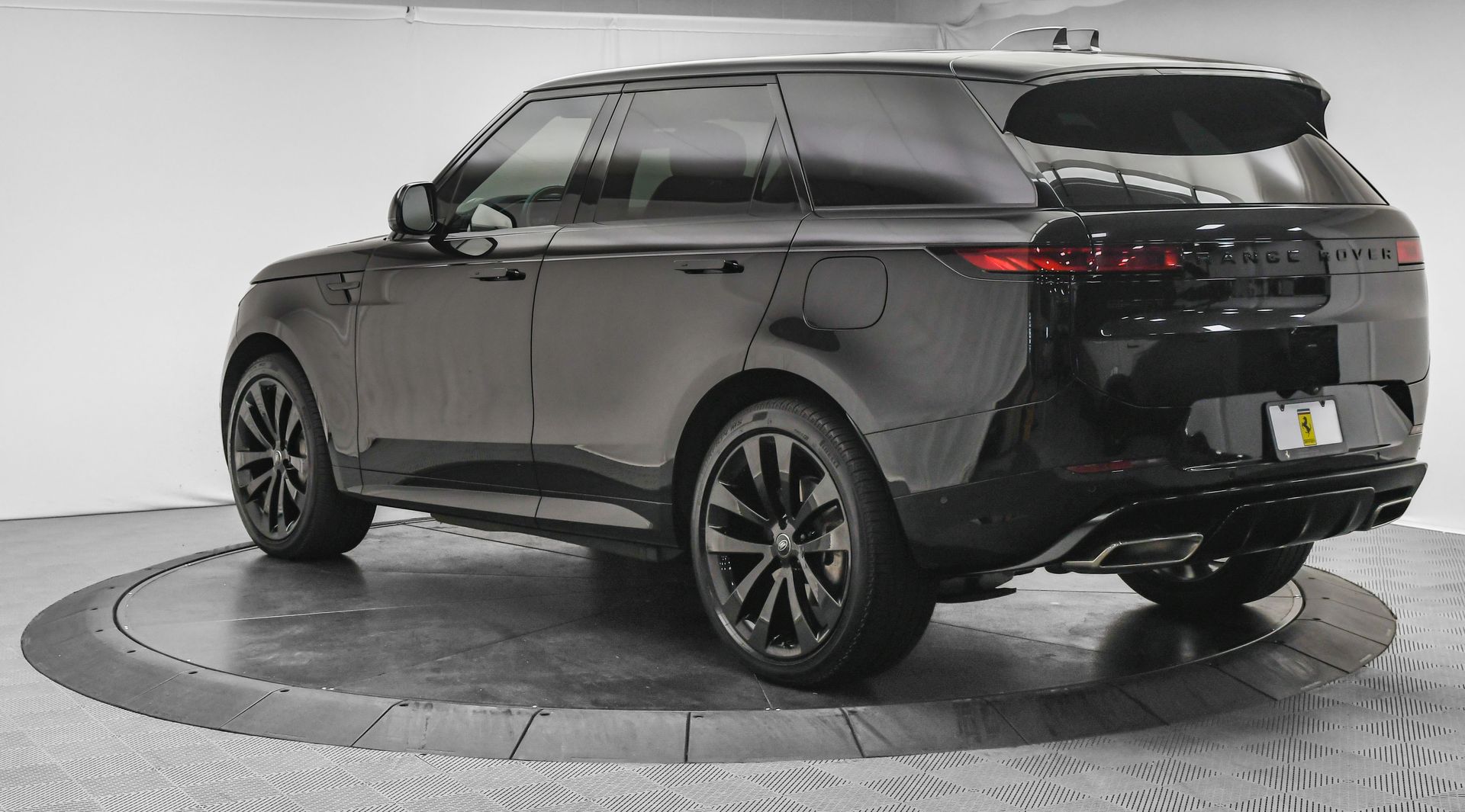 2025 Land Rover Range Rover Sport SE photo 3