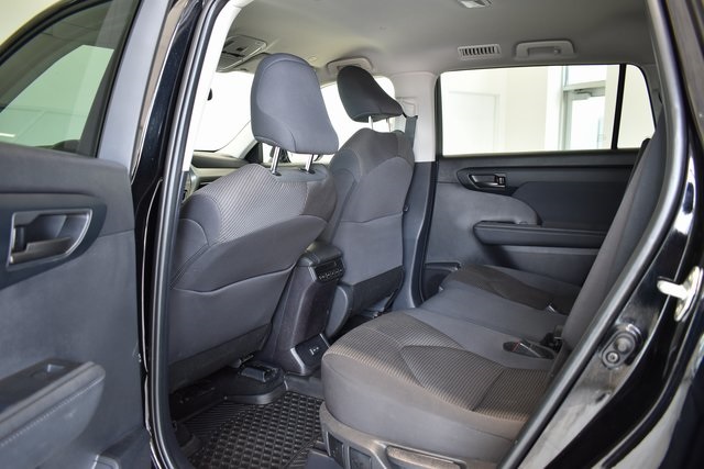 2024 Toyota Highlander LE photo 13