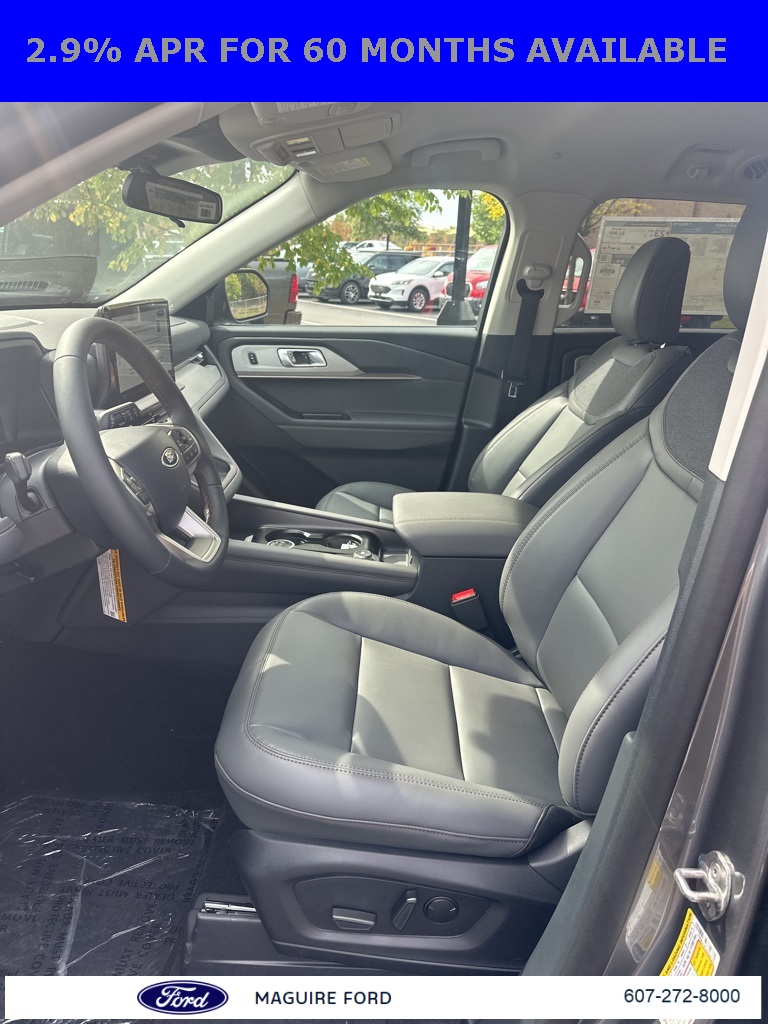2025 Ford Explorer photo 12