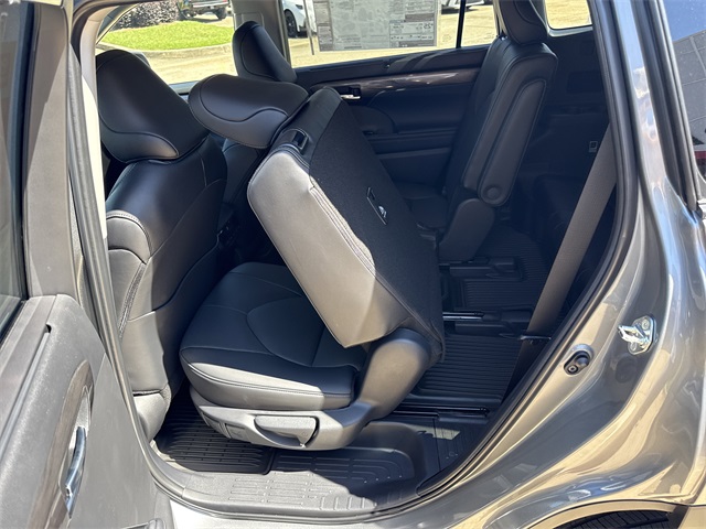2025 Toyota Highlander Limited photo 14