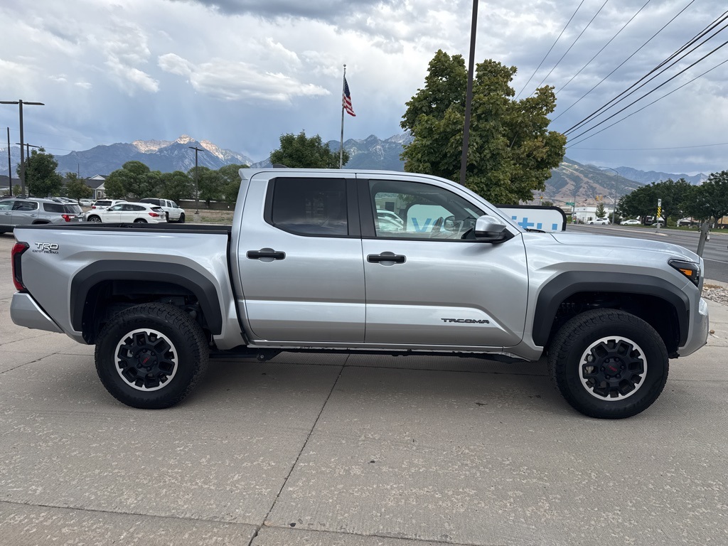 2024 Toyota Tacoma TRD Off-Road photo 2