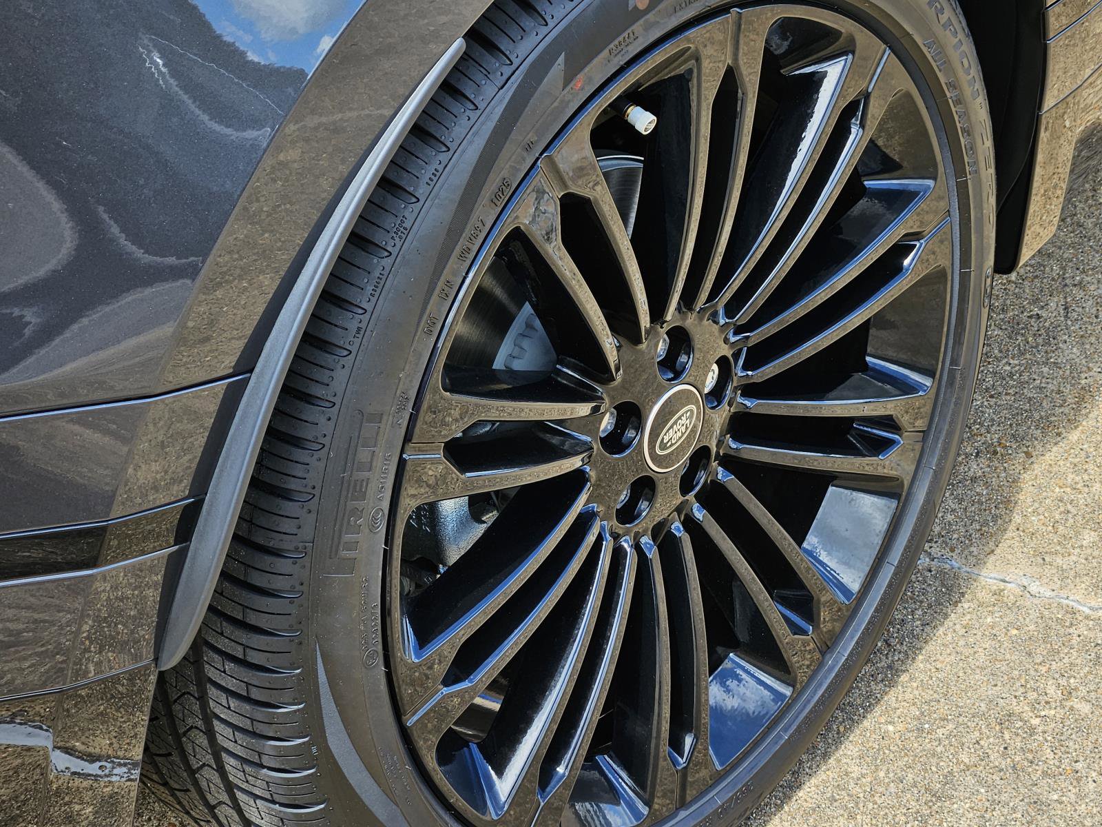 2026 Land Rover Range Rover Velar SE photo 10
