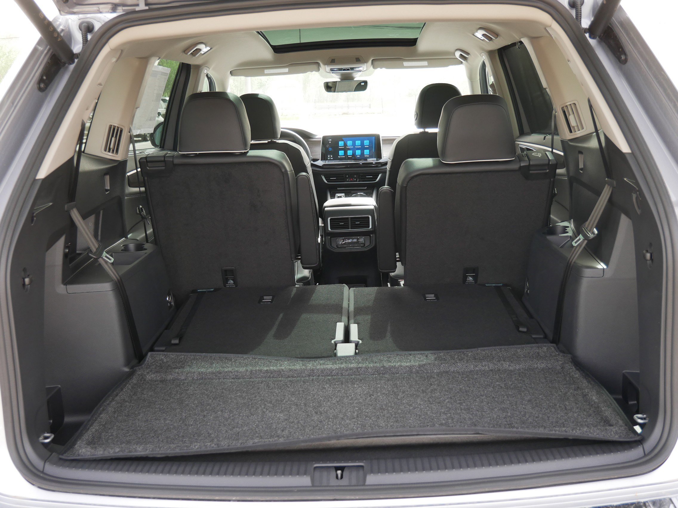 2025 Volkswagen Atlas SEL Premium R-Line photo 4