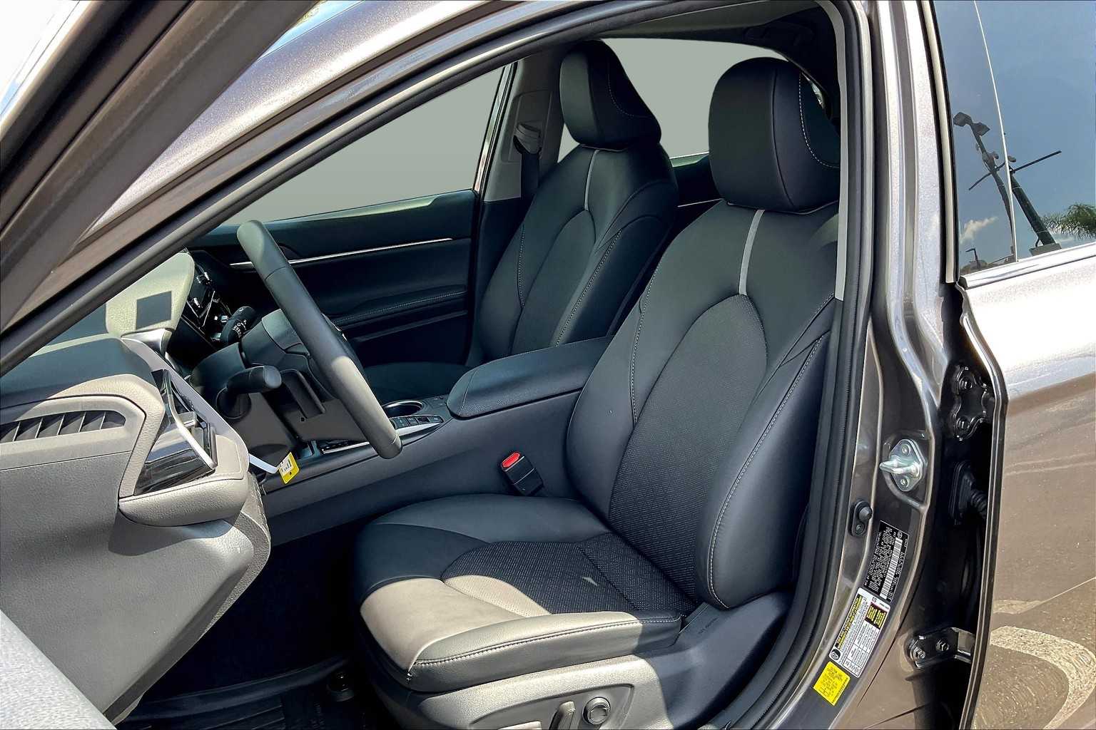 2023 Toyota Camry Hybrid XSE photo 7