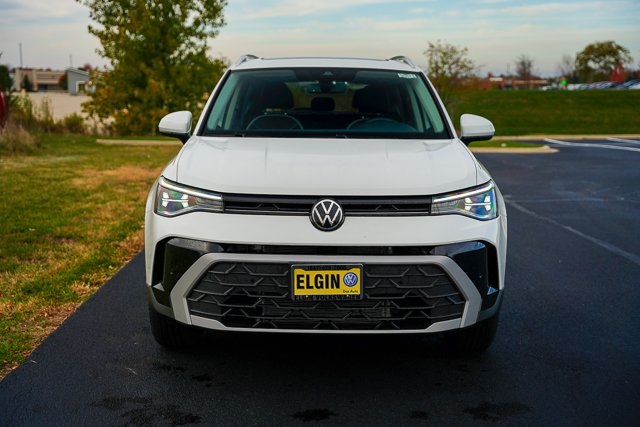 2025 Volkswagen Taos SE photo 3